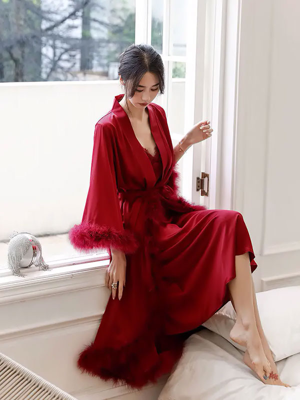 Robe de Chambre Élégante à Fourrures "Éveil de Satin"