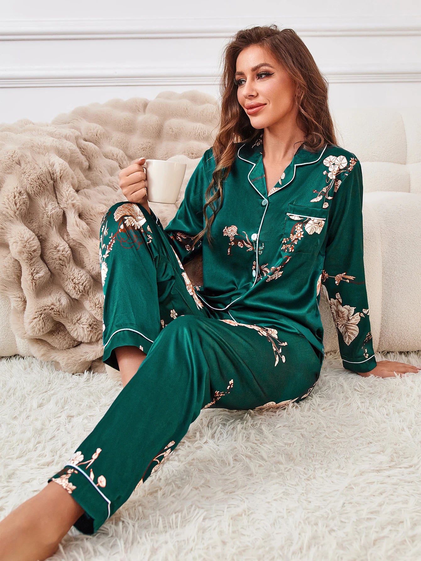 Pyjama En Satin Fleuri Pour Femme "Jardin Émeraude"