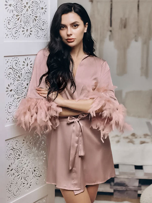 Robe de Chambre Élégante à Plumes Rose Champagne "Flocon de Satin"